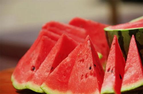 瓜主与吃瓜者,一场舌尖上的盛宴